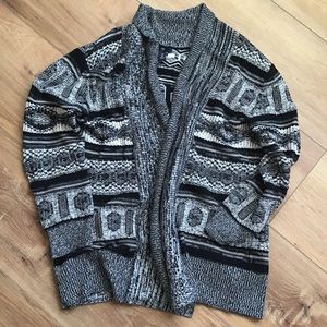 Gap black and white Aztec pattern sweater